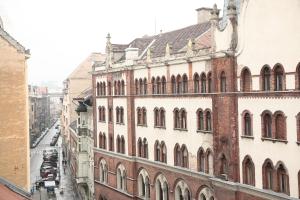 maverick urban lodge hostel