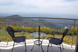 the cliff resort munnar