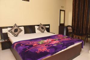 Hiral Valley View Residency,Vitthalrao Kotwal Road,2 star