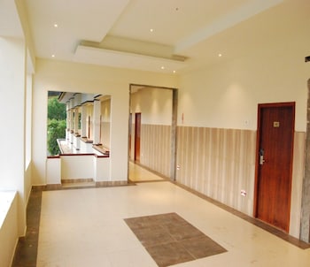 Shivalaya Hotel,Vedasandur>>Dindigul,2 star