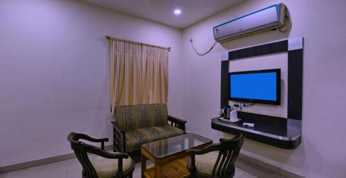 hotel saket heritage