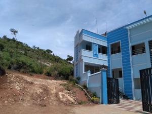 Bluebell Holiday Inn,,2 star