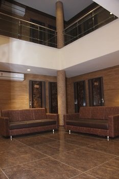 Dev Motel & Banquet,Anand>>Ahmedabad,2.5 star