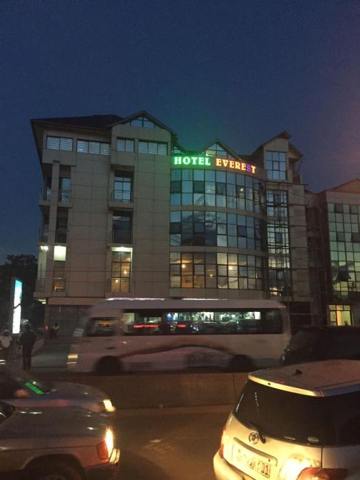 hotel everest rdc