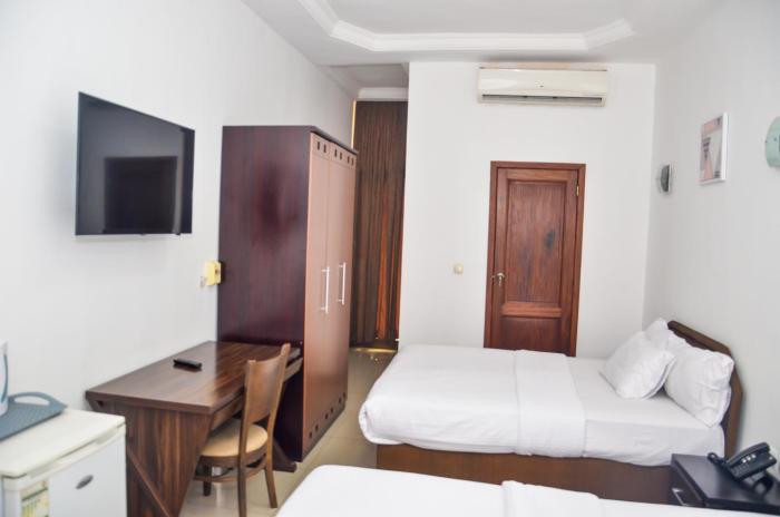 hotel everest rdc
