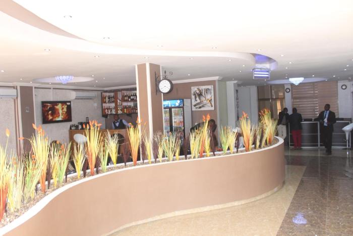 hotel everest rdc