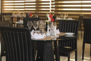 hotel everest rdc