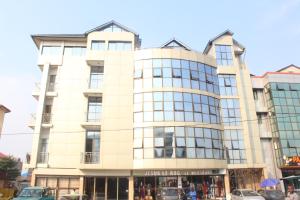 hotel everest rdc