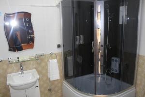 hotel everest rdc