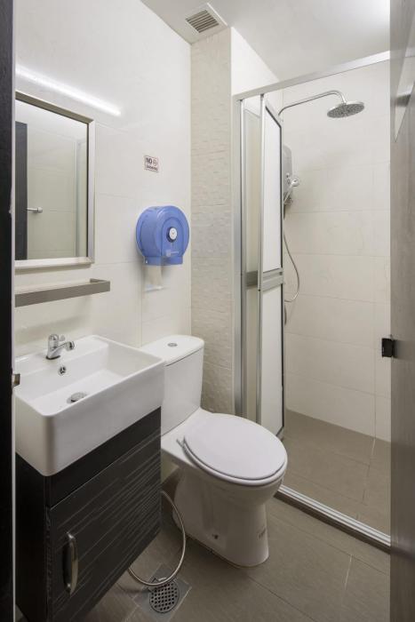 7 wonders hostel at upper dickson