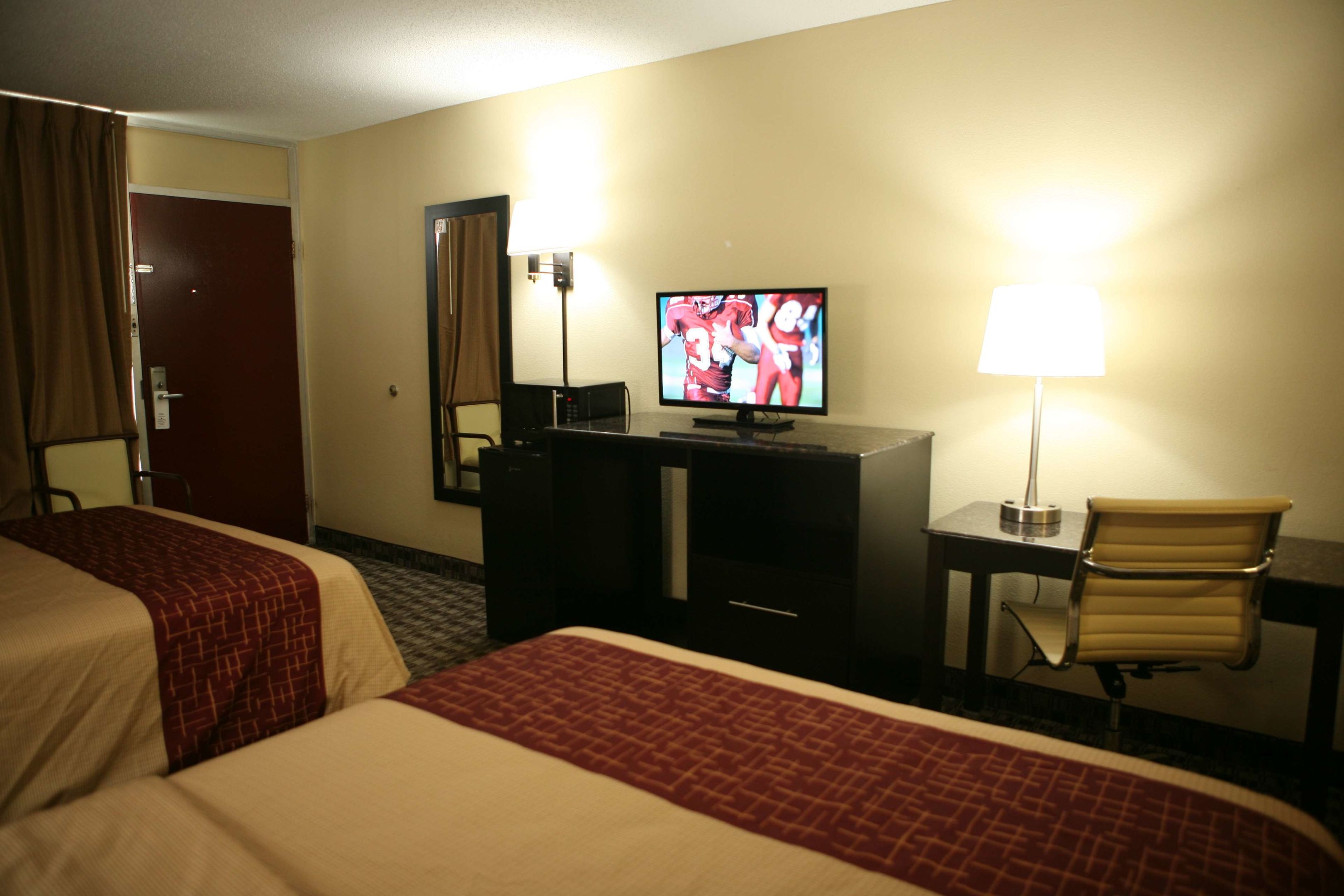 red roof inn and suites cave city
