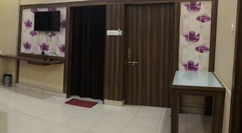 hotel empire gandhidham