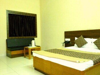 hotel empire gandhidham