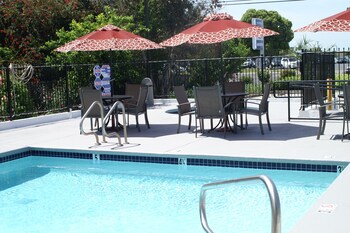 Travelodge By Wyndham Vallejo,Fairfield>>American Canyon,2 star