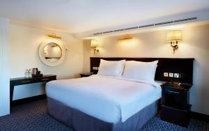 Queen Elizabeth 2 Hotel,Ideally Located In The Bur Dubai Area, Queen Elizabeth 2 Promises A Relaxing And Wonderful Visit. Th,4 star