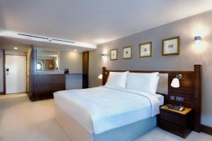 Queen Elizabeth 2 Hotel,Ideally Located In The Bur Dubai Area, Queen Elizabeth 2 Promises A Relaxing And Wonderful Visit. Th,4 star