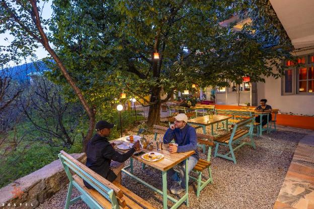 zostel manali old manali