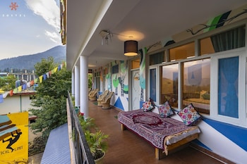 zostel old manali