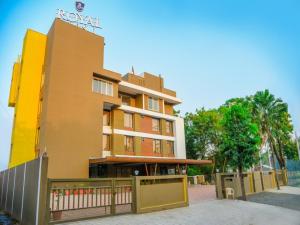 Royal Inn,Khandwa>>Indore,3 star