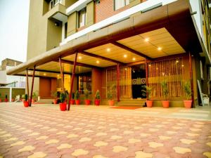 Royal Inn,Khandwa>>Indore,3 star