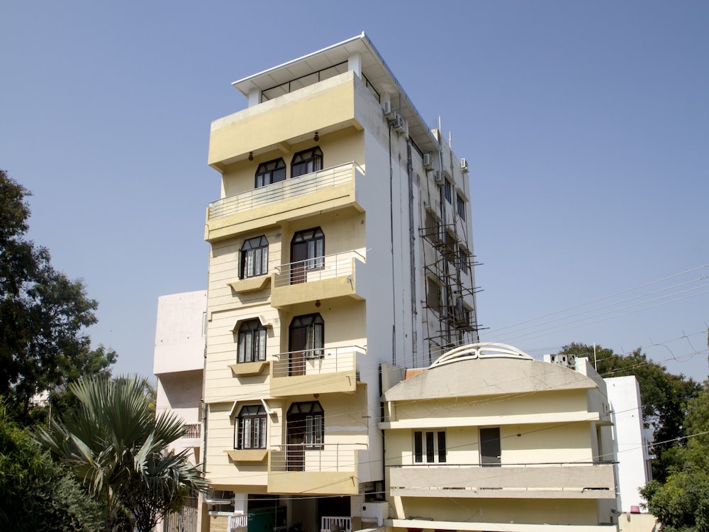 collection o 7601 hotel park heights banjara hills