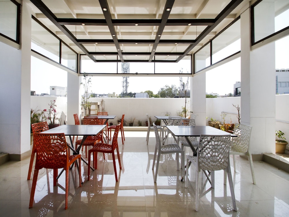 collection o 7601 hotel park heights banjara hills