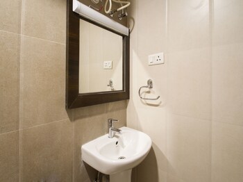 collection o 7601 hotel park heights banjara hills