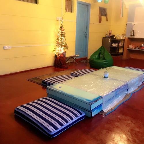 the little blue window hostel