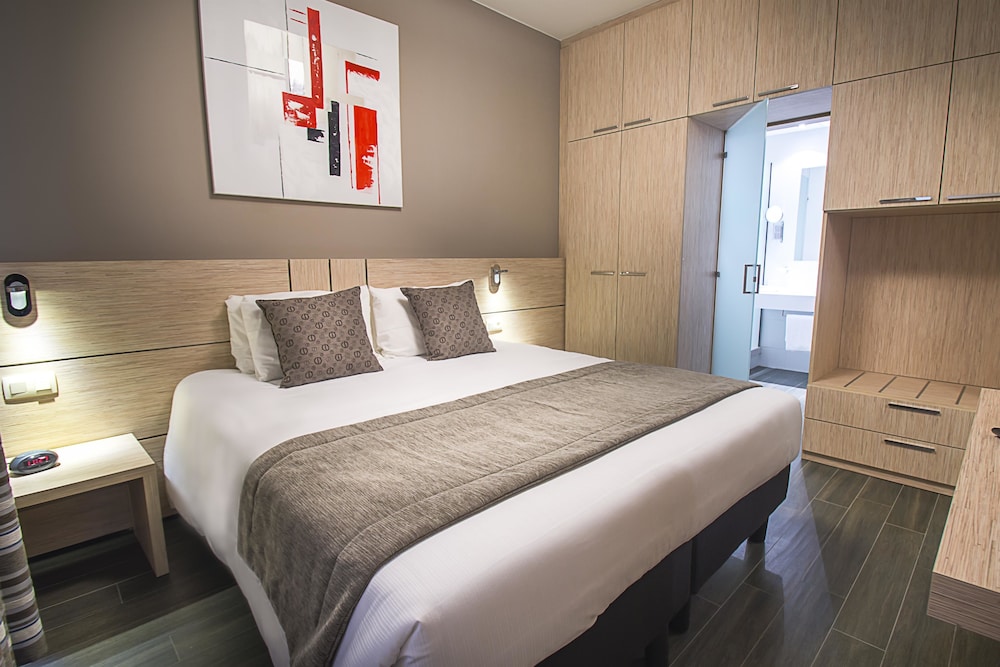 aero44 hotel charleroi airport opening march 2022