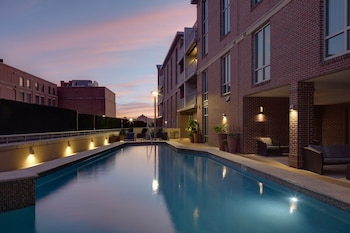 live oak charleston historic district a tribute portfolio hotel