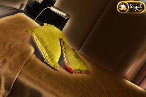 hotel royal suite