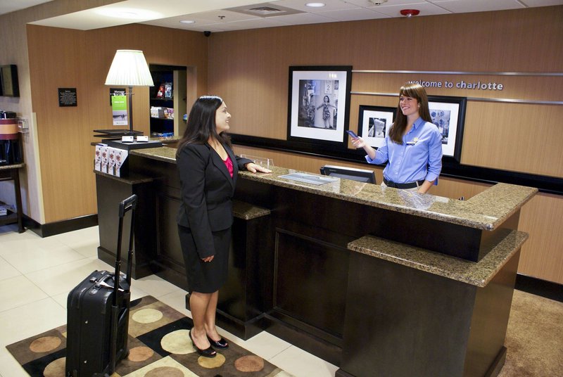 hampton inn and suites charlotte airport