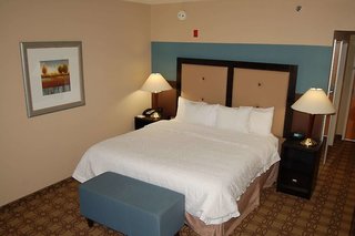 hampton inn and suites charlotte airport