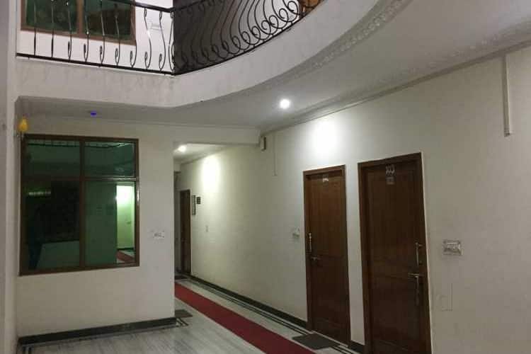 Giriraj Kripa Atithi Bhawan,,2 star