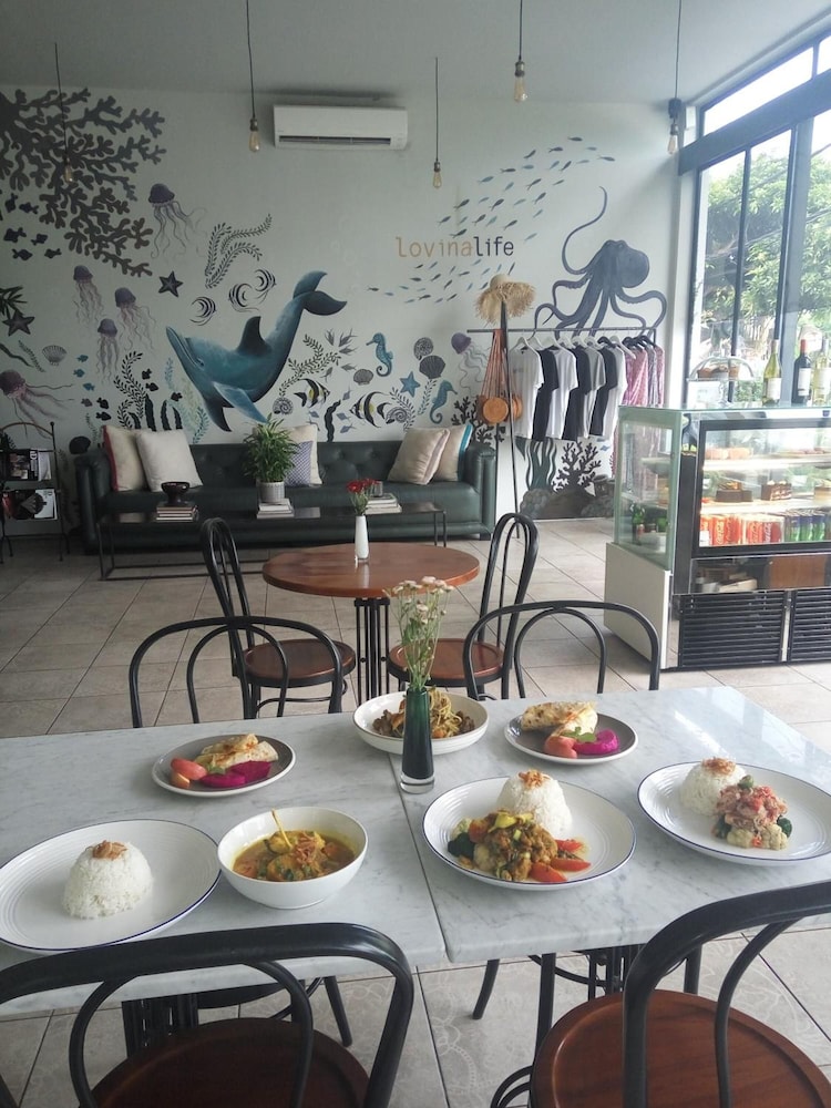 lovinalife room and cafe