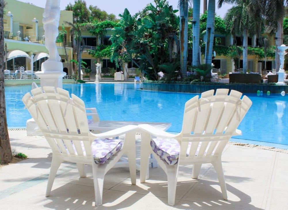 paradise inn beach resort maamoura