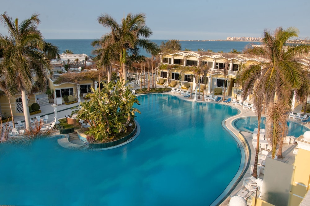 paradise inn beach resort maamoura
