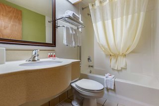 econo lodge cherokee near river park