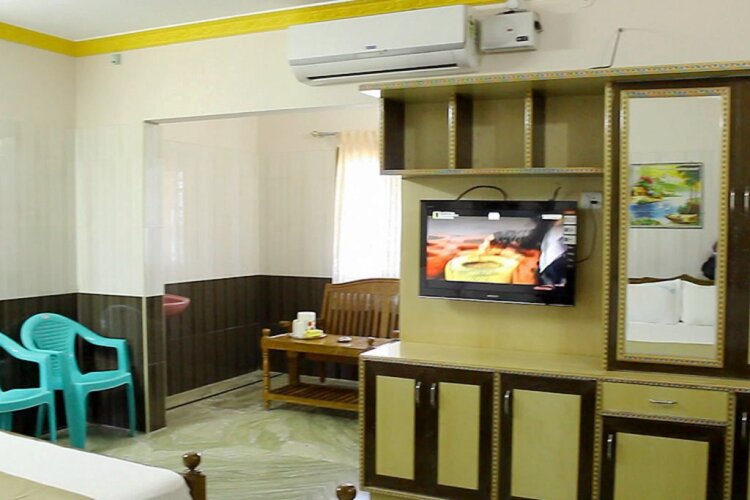 krishna tourist home