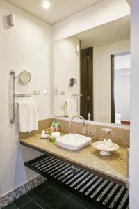 hotel retiro 84 by mij