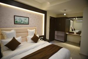 hotel royal residency