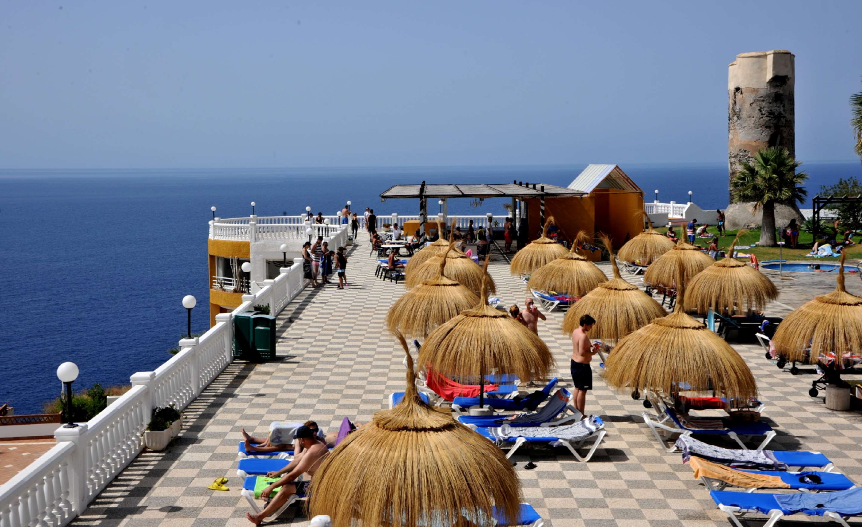 hotel salobrena suites