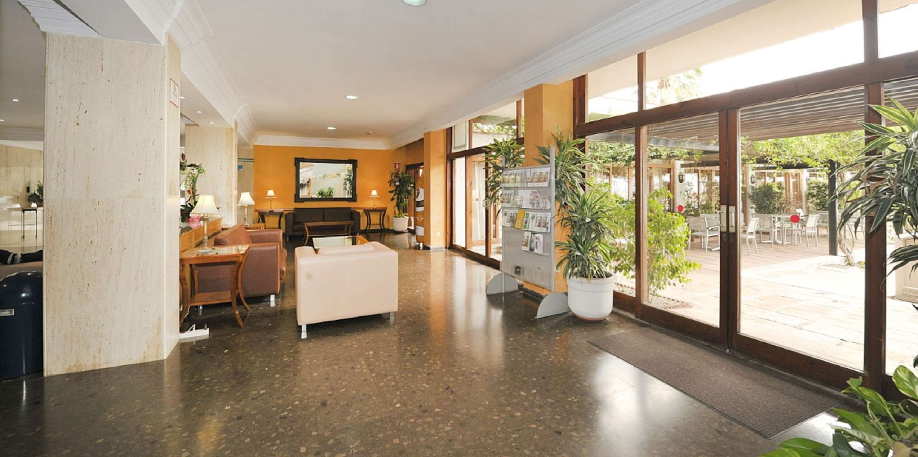 hotel salobrena suites