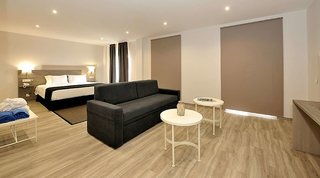 hotel salobrena suites