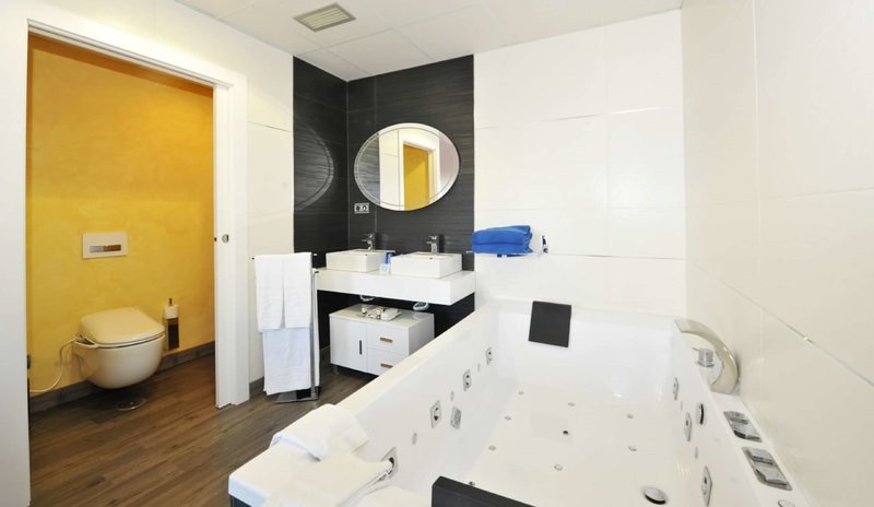 hotel salobrena suites