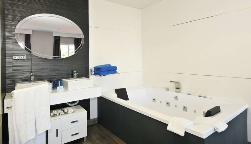 hotel salobrena suites