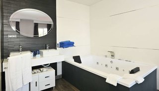 hotel salobrena suites