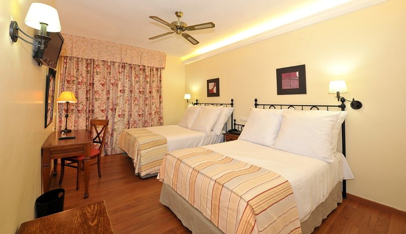 hotel salobrena suites