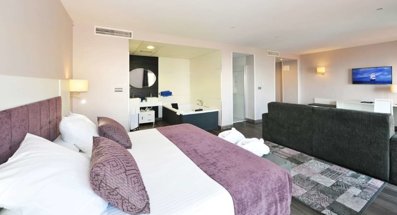 hotel salobrena suites