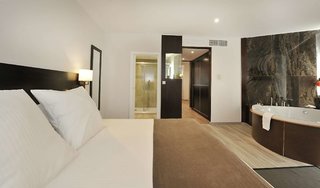 hotel salobrena suites
